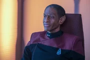 Vulkanier Tuvok (Tim Russ) überbringt gute Nachrichten