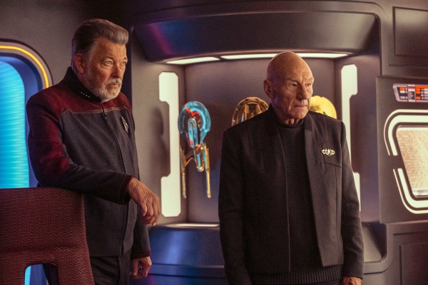 Riker (l.) und Picard staunen über moderne Zeiten