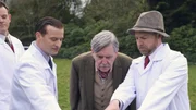 Wird Colonel Merrick (James Fleet, 2.v.r.) auf Tristan (Callum Woodhouse, l.), James (Nicholas Ralph) und Siegfried (Samuel West, r.) h&ouml;ren?