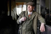 Gutsverwalter John Monkham (Steven Hartley) treibt ein falsches Spiel