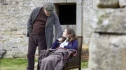 Richard Alderson (Tony Pitts) bemuttert seine Tochter Helen (Rachel Shenton) Richard Alderson (Tony Pitts) bemuttert seine Tochter Helen (Rachel Shenton)