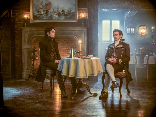 Dream (Tom Sturridge) trifft Hob Gadling (Ferdinand Kinglsey) in einer anderen Zeit