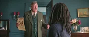 Kann Rose Walker (Vanesu Samunyai) ihrem Begleiter Gilbert (Stephen Fry) trauen?