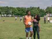 Franklin (Curtis Kantsa) begegnet einer Frau, die den Tod (Kirby Howell-Baptiste) verkörpert
