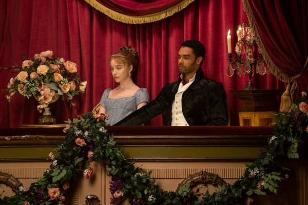 BRIDGERTON (L to R) PHOEBE DYNEVOR as DAPHNE BRIDGERTON and REGÉ-JEAN PAGE as SIMON BASSET in episode 107 of BRIDGERTON Cr. LIAM DANIEL/NETFLIX © 2020