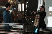 Captain Angel (Jesse James Keitel) erpresst Spock