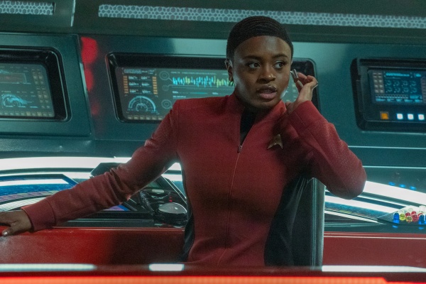 Uhura (Celia Rose Gooding) lauscht auf allen Frequenzen