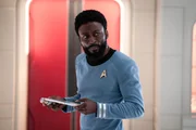 Untersuchungsergebnisse verwirren Dr. Joseph M'Benga (Babs Olusanmokun)