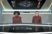 Sorgen plagen Uhura (Celia Rose Gooding, l.) und La'an (Christina Chong)