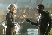 Christine Chapel und Joseph M'Benga kämpfen auf J'Gal