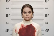 Mabel (Selena Gomez) w&uuml;rde gerne das Blut auf ihren Klamotten erkl&auml;ren