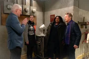 Im Chaos treffen Charles (Steve Martin), Mabel (Selena Gomez) und Oliver (Martin Short, r.) mit Detective Williams (Da'Vine Joy Randolph, 2.v.r.) aufeinander