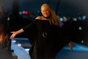 Loretta Durkin (Meryl Streep) verbreitet Glamour auf einer Party Loretta Durkin (Meryl Streep) verbreitet Glamour auf einer Party