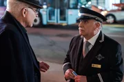 Charles (Steve Martin) schätzt Lester Coluca (Teddy Coluca, r.) als Guten Geist des Hauses Charles (Steve Martin) schätzt Lester Coluca (Teddy Coluca, r.) als Guten Geist des Hauses