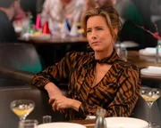 Zwiespältige Gefühle bewegen Sofia Caccimelio (Téa Leoni) Zwiespältige Gefühle bewegen Sofia Caccimelio (Téa Leoni)
