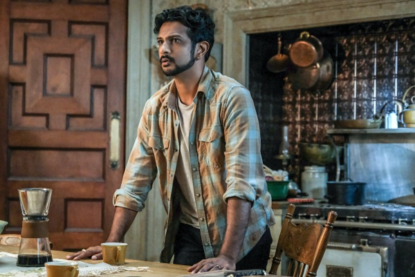 Jay (Utkarsh Ambudkar) fühlt sich verwirrt