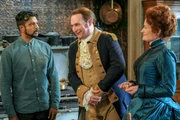 Jay (Utkarsh Ambudkar, l.) sieht Isaac (Brandon Scott Jones) und Hetty (Rebecca Wisocky)