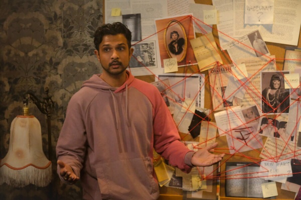 Jay (Utkarsh Ambudkar) kapituliert in diesem Fall