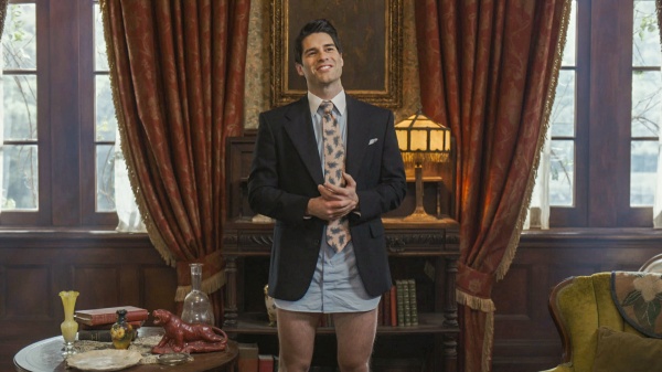 Noch immer vermisst Trevor (Asher Grodman) seine Hose