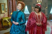 Hetty (Rebecca Wisocky, l.) und Alberta (Danielle Pinnock) lästern