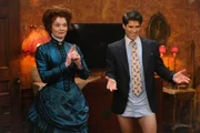 Henrietta Woodstone (Rebecca Wisocky) und Trevor Lefkowitz (Asher Grodman) lernen etwas