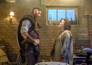 Thorfinn (Devan Chandler Long) und Nancy (Betsy Sodaro) müssen auf dem Anwesen bleiben