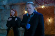 Katherine (Valorie Curry) und ihr Vater Peter stecken in Gefahr