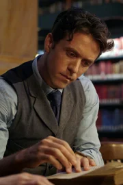 Robert Langdon (Ashley Zukerman) erkennt die Zeichen
