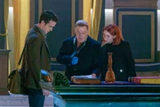 Robert, Peter (M.) und Katherine entdecken einen Hinweis