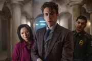 Robert Langdon (M.) begegnet Inoue Sato und Nuñez