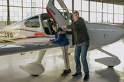 Warren Stocker (Teddy Sears) und sein Sohn Ethan (Graham Harvey) hauen ab