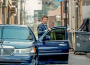 Weiß Mike (Jeremy Renner) wirklich, warum er Iris sucht?
