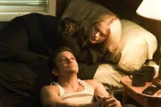 Iris (Emma Lard) zweifelt an Mike (Jeremy Renner)