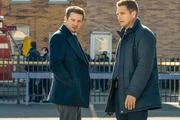 Mike (Jeremy Renner, l.) und sein Bruder Kyle (Taylor Handley) jagen Bombenleger