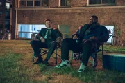Mike (l.) und Gangster Bunny (Tobi Bamtefa) verstehen sich