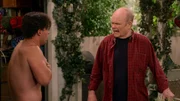 Red (Kurtwood Smith, r.) will Fez (Wilmer Valderama) nicht in diesem Aufzug sehen