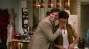 Vater Michael (Ashton Kutcher, l.) und Sohn Jay Kelso unterscheiden sich in Details