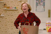 Kitty (Debra Jo Rupp) braucht Hilfe bei einem Problem