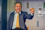 Robert Schwan (Maximilian Brückner) wütet über Niederlage
