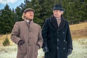 Banner Creighton (Jerome Flynn, l.) folgt Donald Whitfield (Timothy Dalton)