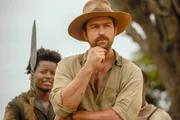 Spencer (Brandon Sklenar) denkt an seine Engländerin