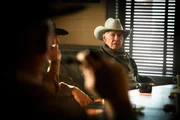 Jacob Dutton (Harrison Ford) bespricht Probleme