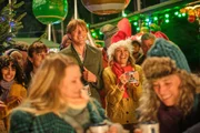 Humphrey (Kris Marshall) und Martha (Sally Bretton) feiern