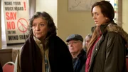 Lotty Robson (Caroline Quentin) und ihre Tochter Michaela (Rebecca Lee) nerven den Stadtrat