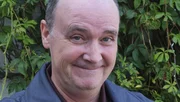 Bob Turner (Alec Nicholls) geh&ouml;rt gerne zur Morris Tanzgruppe