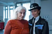 Chief Superintendant Woods liebt Oma Ella (Souad Faress)