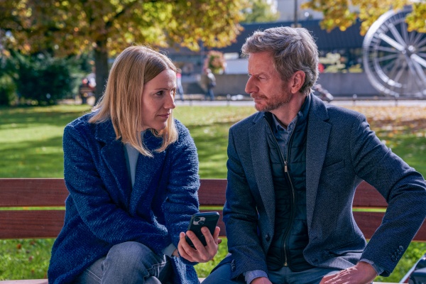 Anna und Stefan nähern sich beruflich und privat