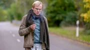 RAF-Terrorist Rico Ravel (Anton Spieker) kundschaftet
