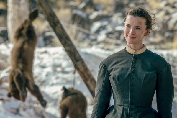 Sara Rowell (Betty Gilpin) fasst frischen Mut