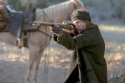 Nofalls greift Isaac (Taylor Kitsch) zur Waffe